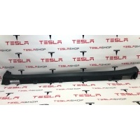 Накладка на порог Tesla Model X 2019 1035096-00-D,1034218-00-B