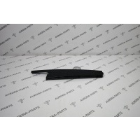 Накладка вертикальная задней двери (стойка B) RH Land Rover Range Rover 30DDTX L405 2012 LR034047