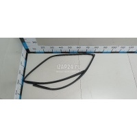 Уплотнитель стекла двери Toyota Auris (E15) (2006 - 2012) 6814102110