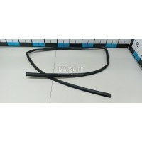 Уплотнитель стекла двери Toyota Auris (E15) (2006 - 2012) 6815202110
