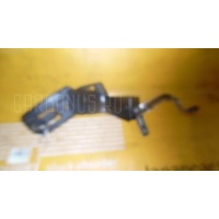 Крепление бампера VAG WVWZZZ3BZ2E338103 3B0807183E Volkswagen 3B0807183E 3B0807183E