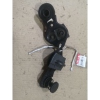 Петля капота A2038800460 на Mercedes-Benz C-Class Mercedes-benz A2038800460 A2038800460