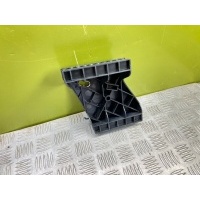 Кронштейн бампера Audi A8 D2 1997 4D0807571