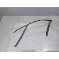 Уплотнитель стекла двери Audi Q7 4M 4M0837432B