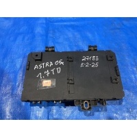 Блок предохранителей Opel Astra H (2004—2007) L48 L08 L35 2005 13181278