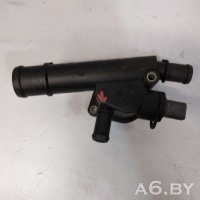 Фланец (тройник) системы охлаждения Volkswagen Golf 5 2005 038121132D