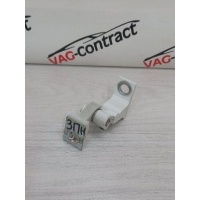 Петля двери нижняя Skoda Octavia A7 2018 8K0831402B