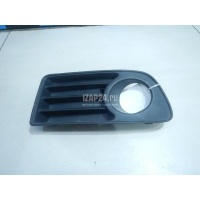 Рамка противотуманной фары правой Mitsubishi Carisma (DA) (1999 - 2003) MR485380