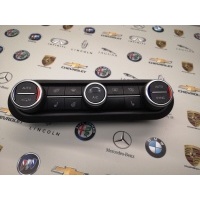 Блок управления печки/климат-контроля Alfa Romeo Stelvio 2018 01561390670