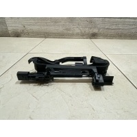 Кронштейн ручки правый Audi A6 C6 (2004—2008) 2006 4F0837886E