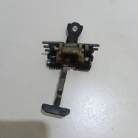 Ограничитель двери Renault Laguna III (2008 - 2015) 824310001R