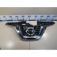 Решетка радиатора центральная Nissan Juke (F15) (2011 - 2019) 62072BV81A