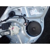Стеклоподъемник электрический зад. правая Volkswagen Golf 6 2009-2012 2011 1K9833056