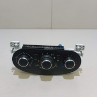 Блок управления отопителем Renault Duster 2012 275105810R