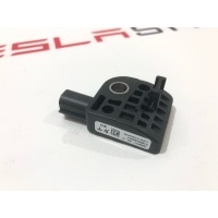 Датчик удара Tesla Model S 2013 1009017-00-A