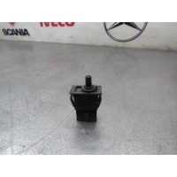 Выключатель двери концевой Renault Renault Premium 5010480900