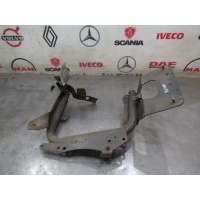 Кронштейн переднего крыла справа Renault Renault Kerax, погнут 7420940727