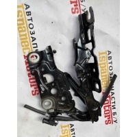 Петля капота BMW 7 G11 2017
