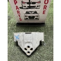 Кронштейн опоры АКПП на Audi Q7 (4LB) 2008 года Audi Q7 4L (2005—2009) 4LB 2008 7L0399649D