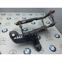 кронштейн насоса пневмоподвески Mercedes-Benz S-Класс A2205240440