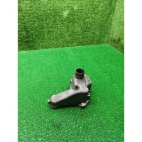 Фланец (тройник) системы охлаждения Volkswagen Passat B4 1995 027103773