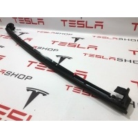 уплотнитель Tesla Model X рест. 2022 1073246-S0-B,1073246-90-B,1072079-90-D