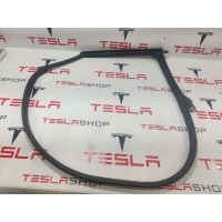 Уплотнитель Tesla Model S 2-й рест. 2021 1606735-00-C