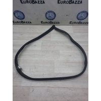 Резиновый уплотнитель капота Mercedes W202 Mercedes W202 C 1993-2000 A1246285298