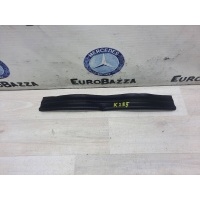 Уплотнитель капота центральный Mercedes W204 Mercedes W204 C 2007-2014 A2046280998