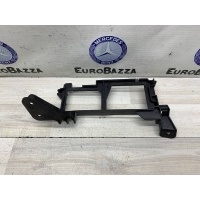 Кронштейн блока предохранителей Mercedes W164 Mercedes W164 ML 2005-2011 A1645451740