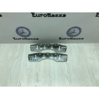 Крепление петли капота Mercedes W221 Mercedes W221 S 2005-2013 A2218800137