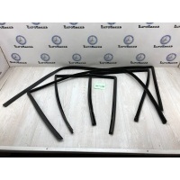 Уплотнитель стекла двери Mercedes W203 Mercedes W203 C 2000-2007 A2037350525