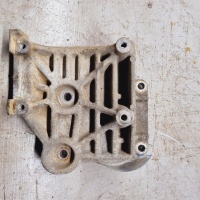 Кронштейн компрессора кондиционера Mitsubishi Space Runner 2 1999 MR360331