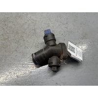 Фланец (тройник) системы охлаждения Volkswagen Transporter T4 1996 074121133B