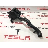 Бачок омывателя Tesla Model X рест. 2022 1617114-00-B,1617129-00-A,1056767-00-E