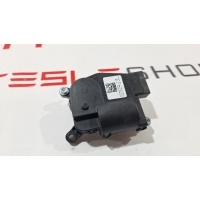 Моторчик заслонки печки Tesla Model X рест. 2022 1500627-00-A,168888899C
