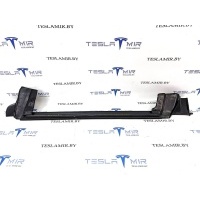 уплотнитель Tesla Model 3 2023 1090504-00