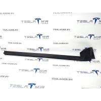 уплотнитель Tesla Model 3 2023 1090495-00