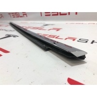 Молдинг двери передней левой Tesla Model S 2019 1038393-00-A,1095786-00-C