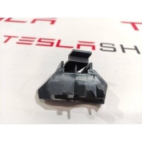 Кронштейн крепления бампера Tesla Model S 2019 1072914-00-B