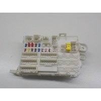Блок предохранителей Toyota Hilux (2005 - 2015) 827300K060