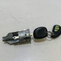 Замок зажигания Renault Duster 2012 7701471220