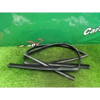 Уплотнители стекол BMW 5 E39 Touring 2000 51328226873, 51328226874