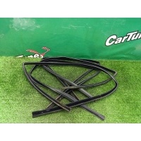Уплотнители стекол Mercedes-Benz E S210 1996 A2107250925