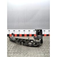 Крепление фары правой Audi A3 2009 8p0805608
