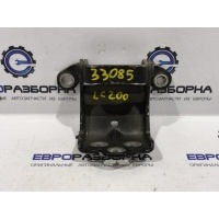 Петля крышки багажника Toyota Land Cruiser 200 2015 6881028040