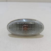 Повторитель на крыло белый Mazda Mazda 5 (CR) (2005 - 2010) GJ6A51120C
