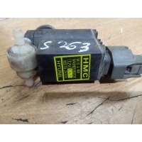 Насос (моторчик) омывателя стекла Hyundai Matrix 2003 98510-25100