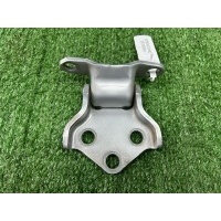 петля крышки багажника Toyota Yaris Verso 2000 6880152030