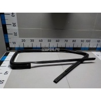 Уплотнитель стекла двери Renault Sandero (2009 - 2014) 8200733129